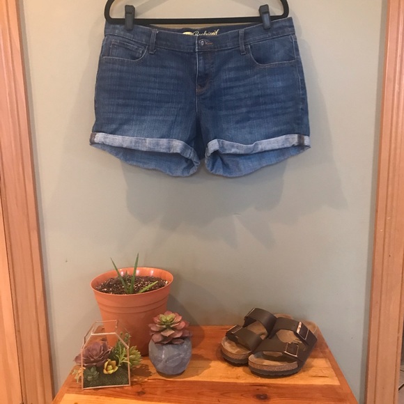 Old Navy Pants - 💥 Old Navy Boyfriend jean shorts